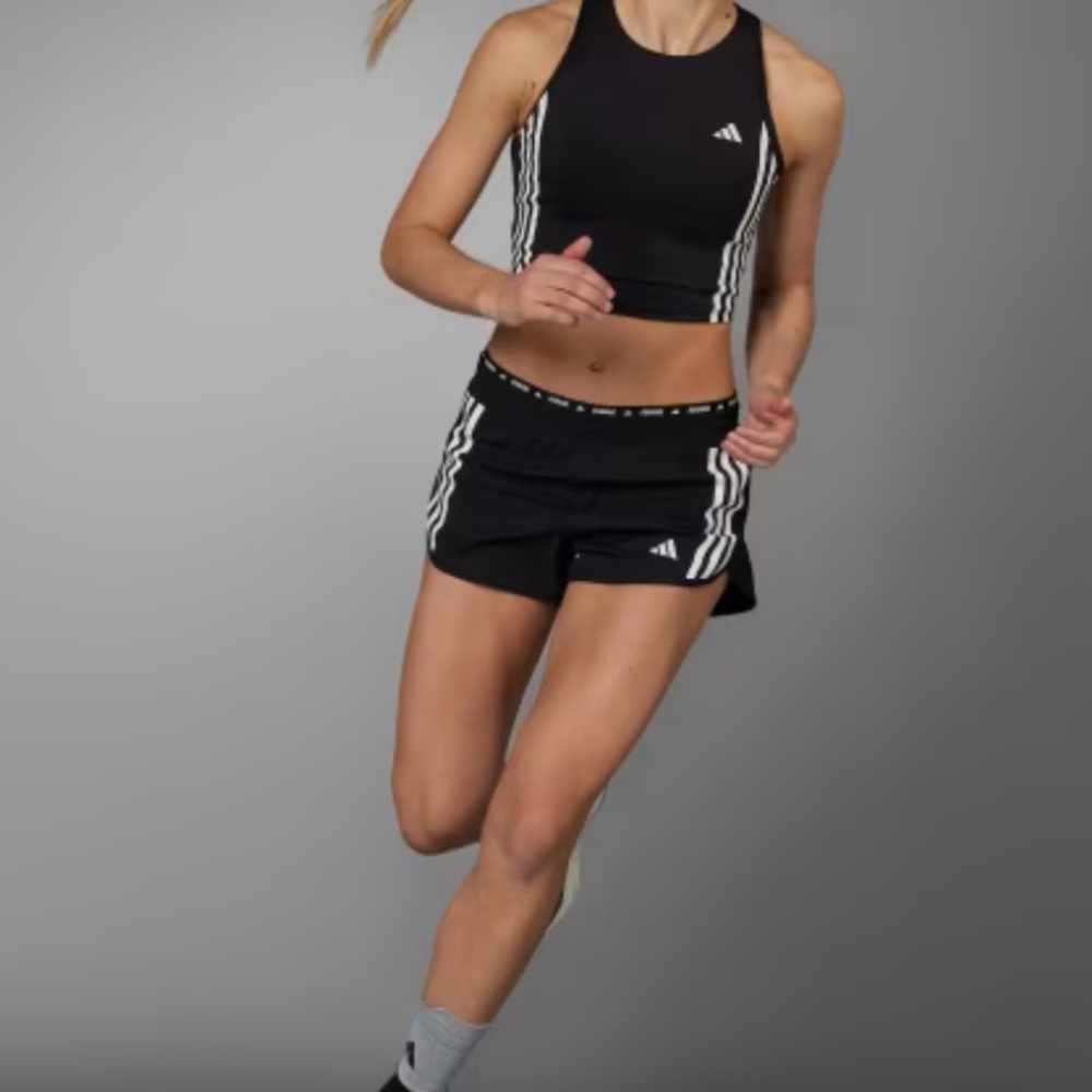 Own The Run 3-Stripes Shorts
Size: S/P 4"